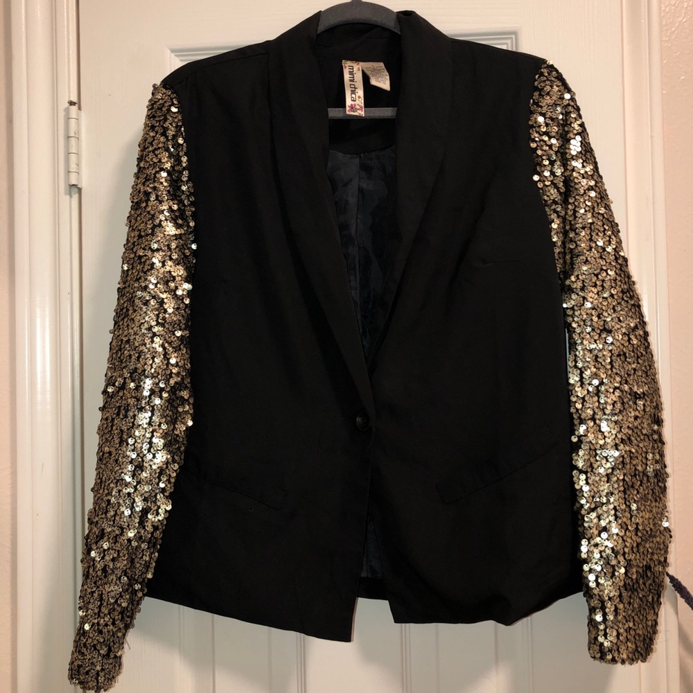 Blazer with sequins sleeves